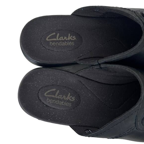 Clarks Bendables Black Leather Slip On Clogs Sz 6.5 - Picture 2 of 7